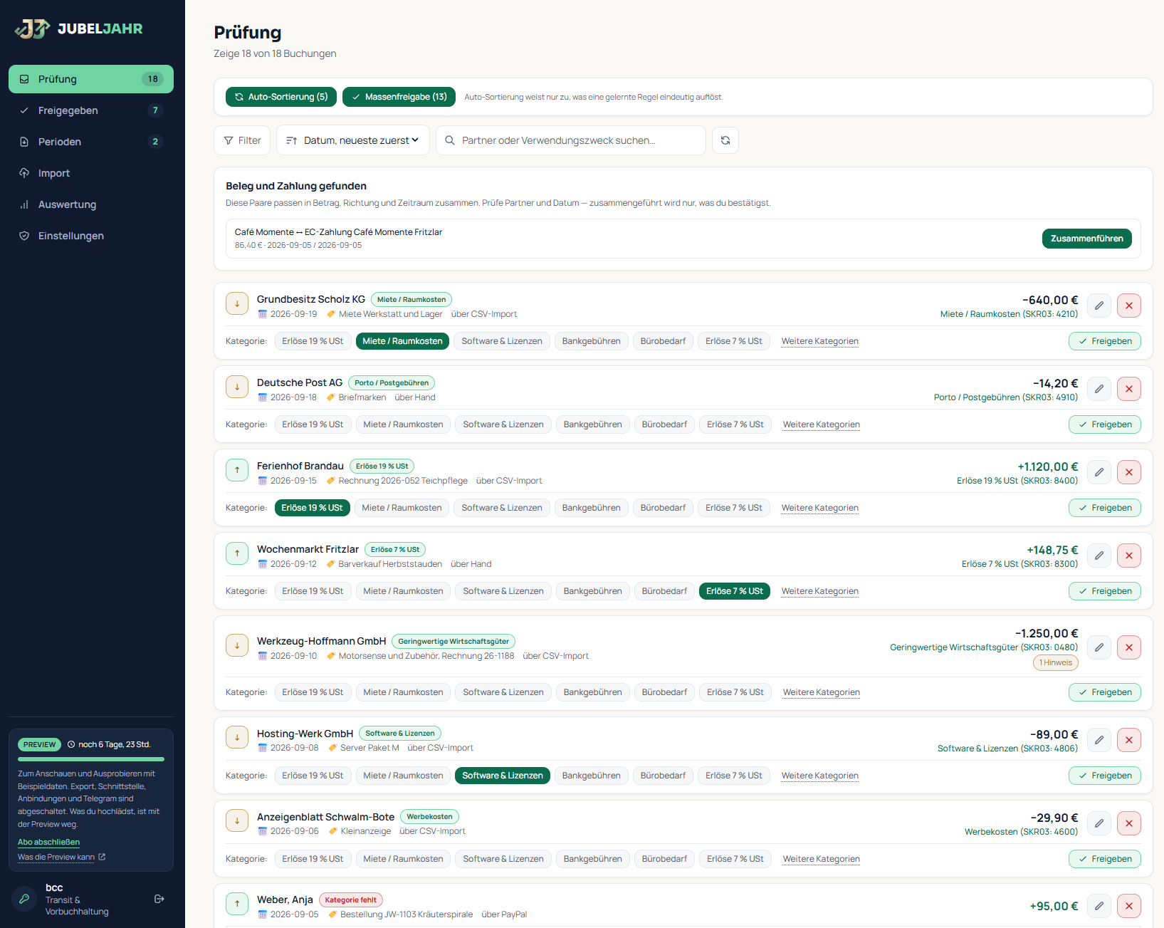 Die Prüfung in einer Preview-Instanz: Buchungen mit Kategorie-Knöpfen und „Freigeben“, oben ein Zuordnungsvorschlag für Beleg und Zahlung, unten links das Preview-Banner mit Restzeit